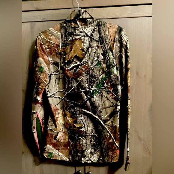 Under Armor ColdGear Realtree camouflage turtleneck women’s top. Size medium - Picture 2 of 7